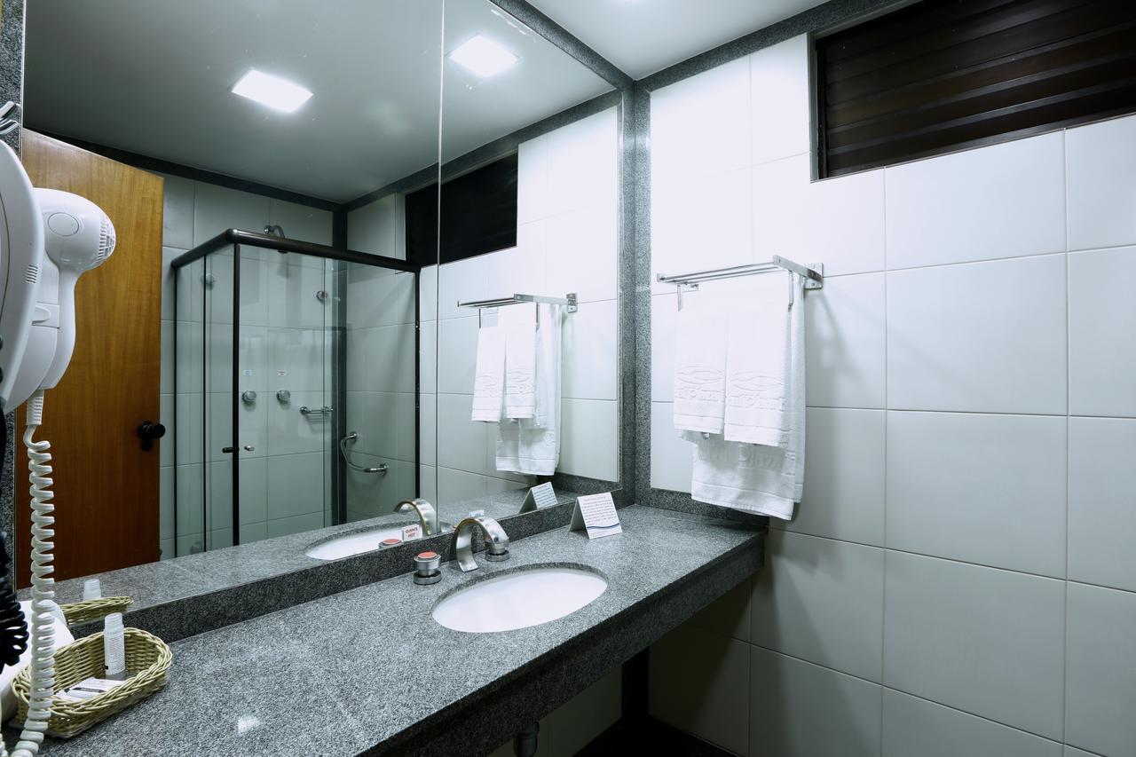 Crystal Plaza Hotel Гояния Экстерьер фото